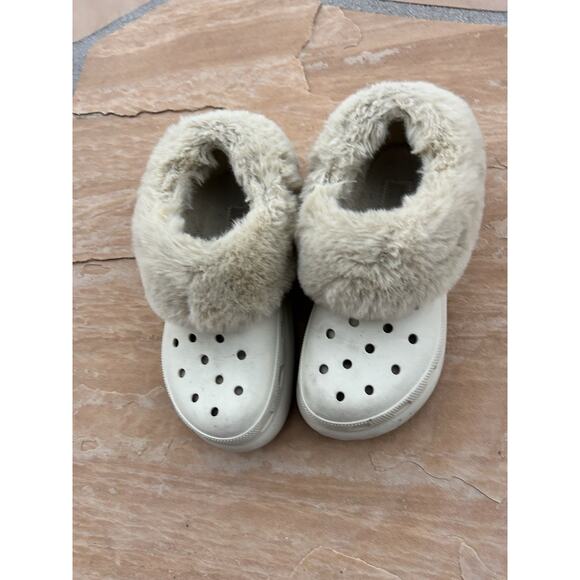 Women's Fuzzy Lined Crocs Platform Shoes 6 LS - Picture 2 of 4